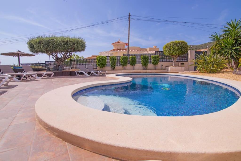 Villa Moderna Con Piscina 坎佩略 外观 照片