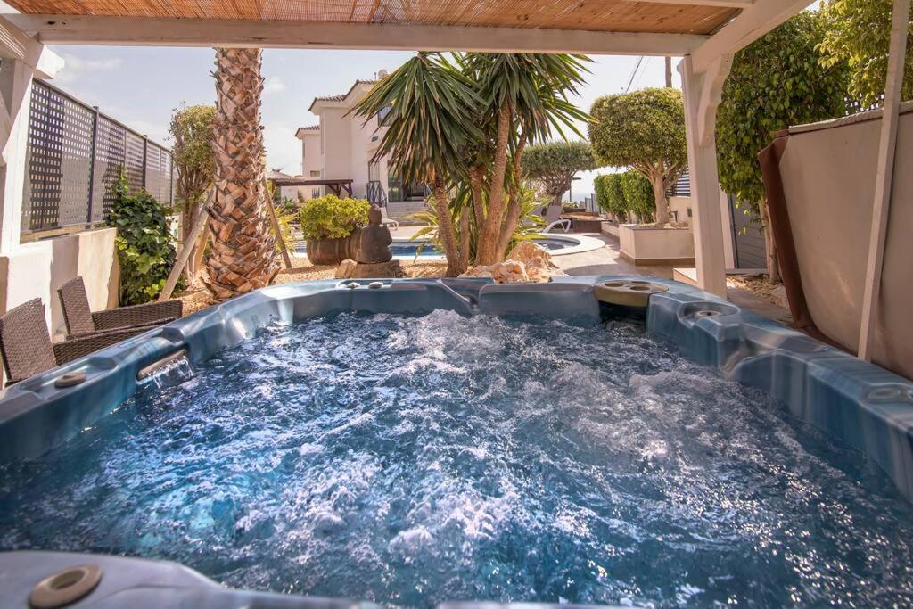 Villa Moderna Con Piscina 坎佩略 外观 照片